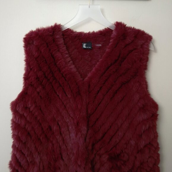 NWOT Love Token burgundy merlot faux fur sleeveless vest, L - Picture 7 of 7